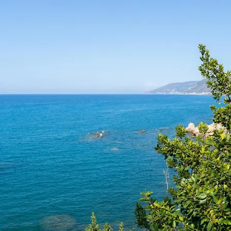 Villa Vincenza Deluxe Rooms Guest house